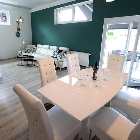 Exklusive Fw Mit 3 Sz Und Grosser Terrasse 그라트코른 외부 사진
